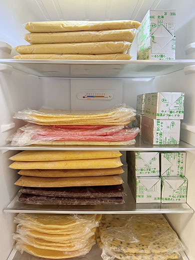 大量のクッキー生地