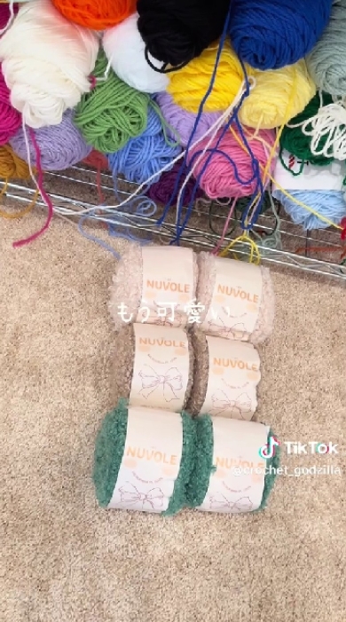 毛糸で編んだグレムリン