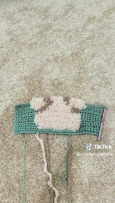 毛糸で編んだグレムリン