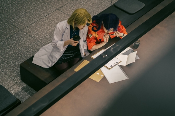 再現度が高いエヴァのリツコ＆ミサトのコスプレがすごい