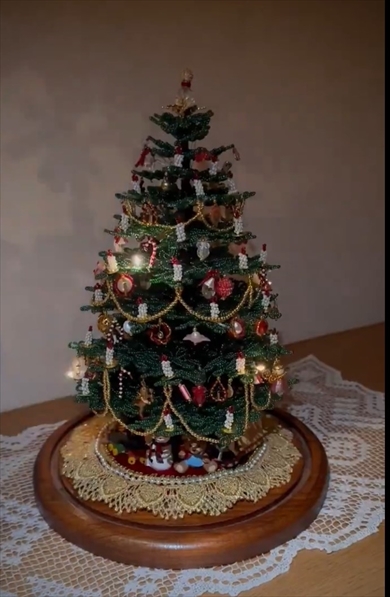 母がビーズで作ったクリスマスツリーがすごい