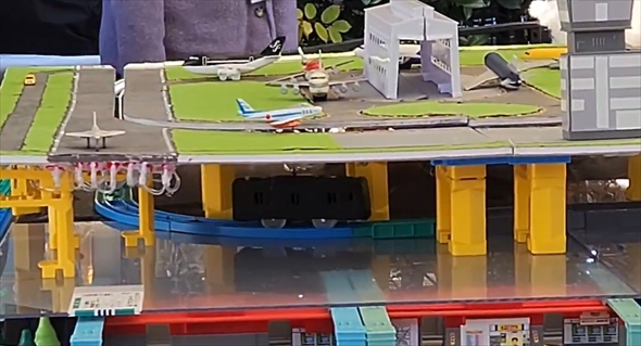 プラレールを利用した飛行機のジオラマ