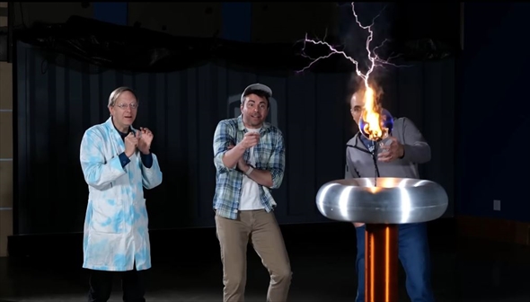 実験：レーザーVS雷