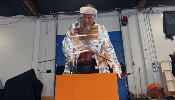 実験：レーザーVS雷