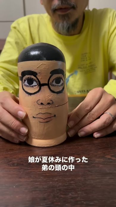 12歳の娘が作った8歳の弟の顔が描かれているマトリョーシカ