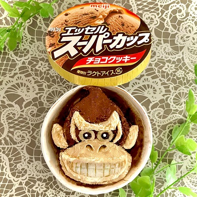 明治のアイス「スーパーカップ」で作ったドンキーコングのアイスアート