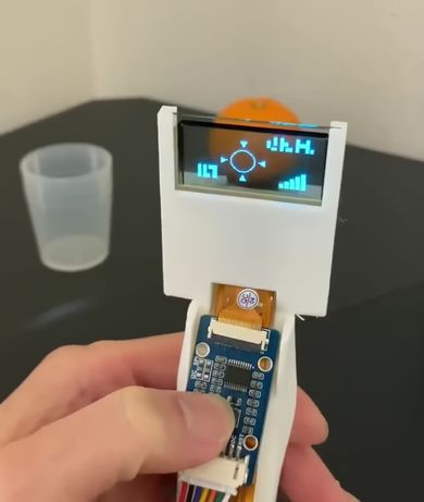 Raspberry Pi AI Cameraで作った物体認識スカウターをオレンジに向ける