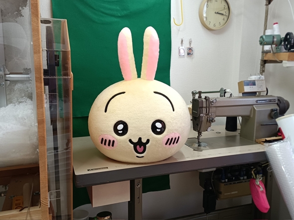 これかがこうなって“ちいかわ”うさぎの着ぐるみに