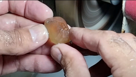 宝石 研磨 原石