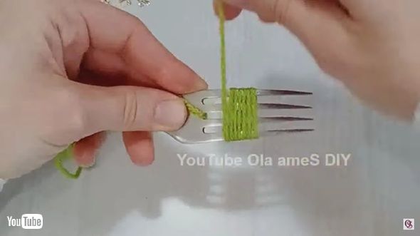 フォークと毛糸で作る2025年の干支・ヘビのDIYクラフト