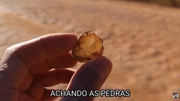 スモーキークォーツを磨く