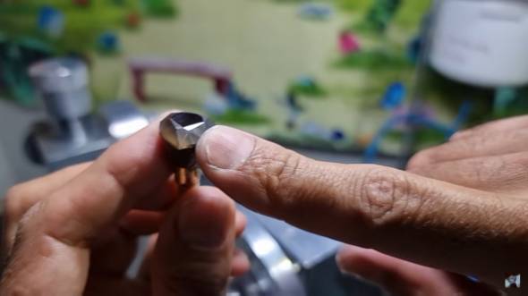 スモーキークォーツを磨く