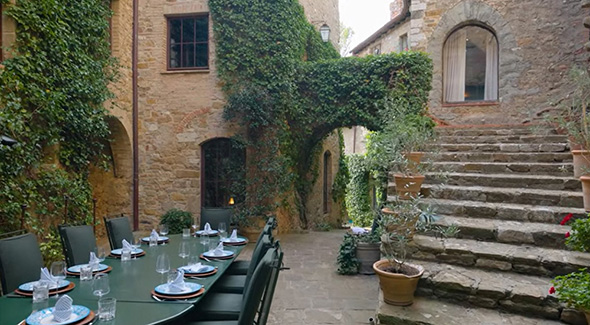 食事会が開ける中庭