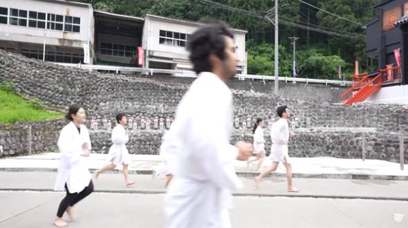 日本で僧侶の修行を体験する