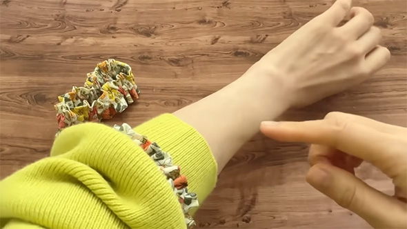 アームバンドを付けたところ