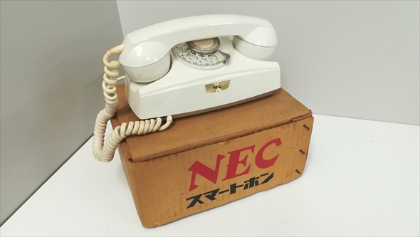 ハードオフで売られていたNECのスマートホン