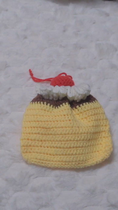 プリンモチーフの編み物巾着