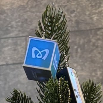 東京メトロのライトマスコットをクリスマスツリーの飾りに