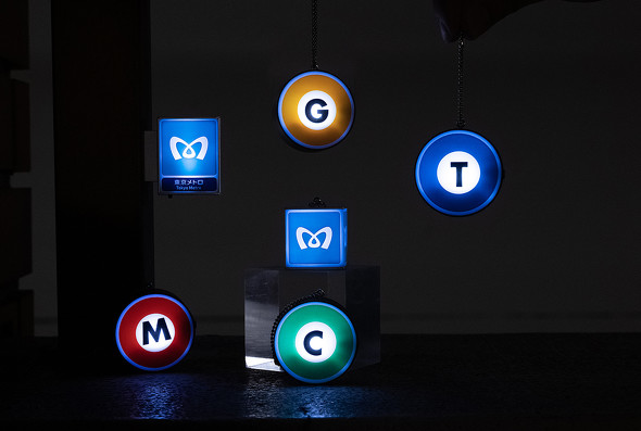 東京メトロのライトマスコットをクリスマスツリーの飾りに