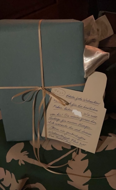 サンタクロースに無茶振りする子ども