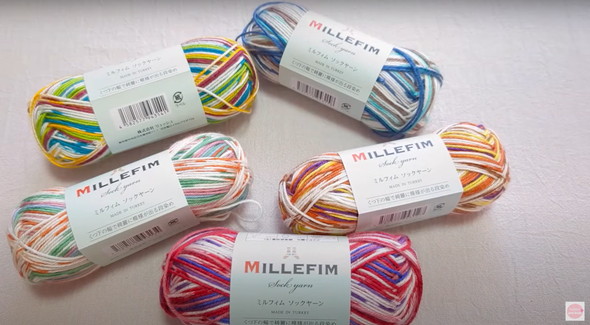 セリアの「ミルフィムソックヤーン」