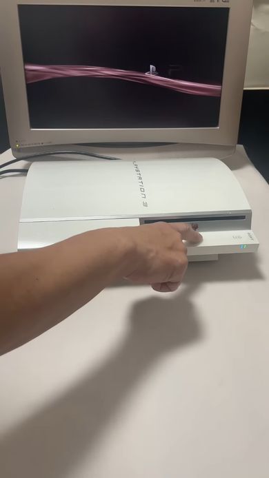 ハードオフで購入したジャンク品のPS3にゲームディスクを入れて取り出しボタンを押す