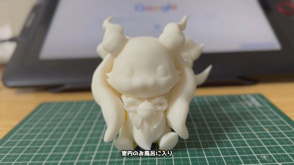 最近の出来事を話しながら組み立てたバーチャルYouTuber「ルンルン」のフィギュア