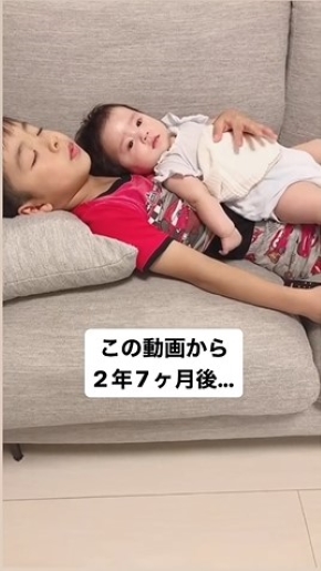 妹のはなちゃんを寝かしつけるお兄ちゃん