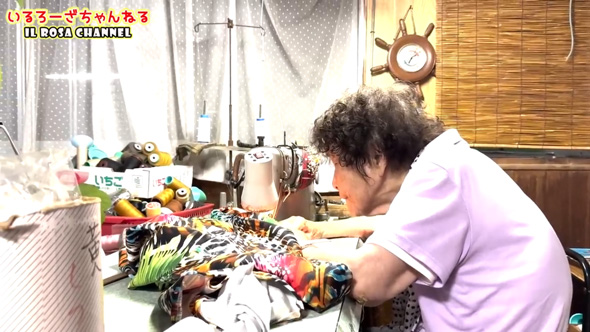 パワフルでかわいらしいおばあちゃんです！