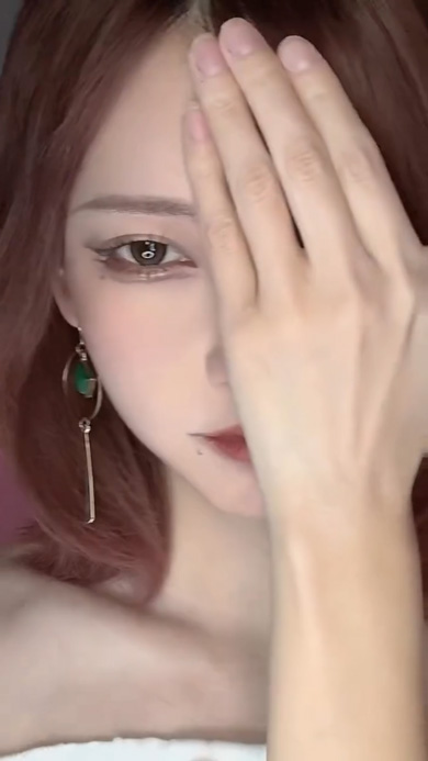 隠す手を変えたら「大人メイク」に！