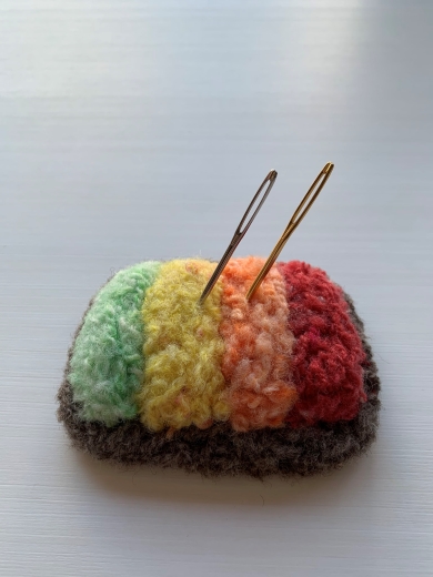 余った毛糸で針山