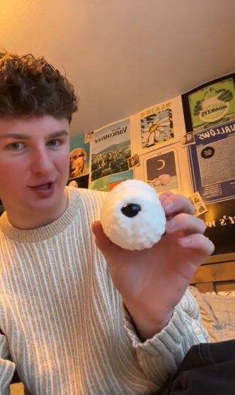 白黒の毛糸とかぎ針