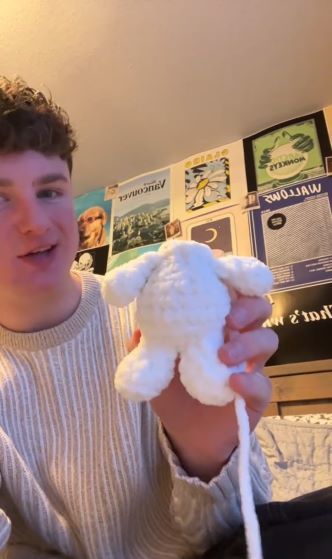 白黒の毛糸とかぎ針