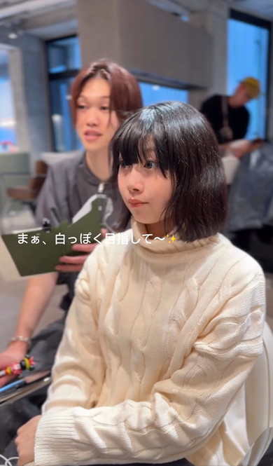 黒髪から金髪にチェンジ