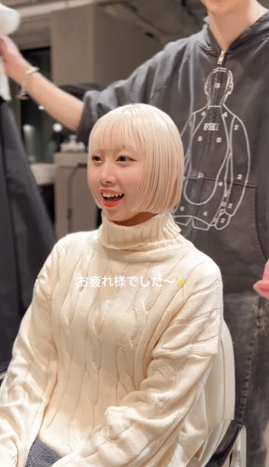 黒髪から金髪にチェンジ