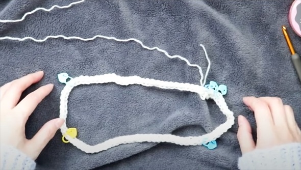 セリアの毛糸を編んでいくと