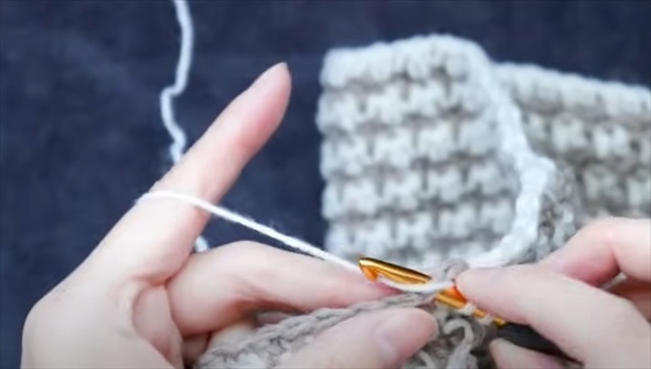 セリアの毛糸を編んでいくと