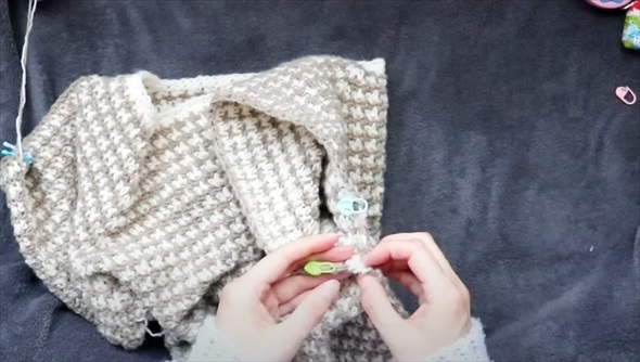 セリアの毛糸を編んでいくと