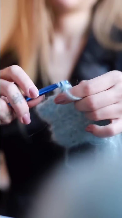 モヘアの毛糸で畝編みしたセーター