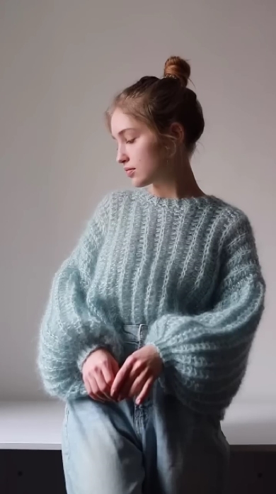 モヘアの毛糸で畝編みしたセーター