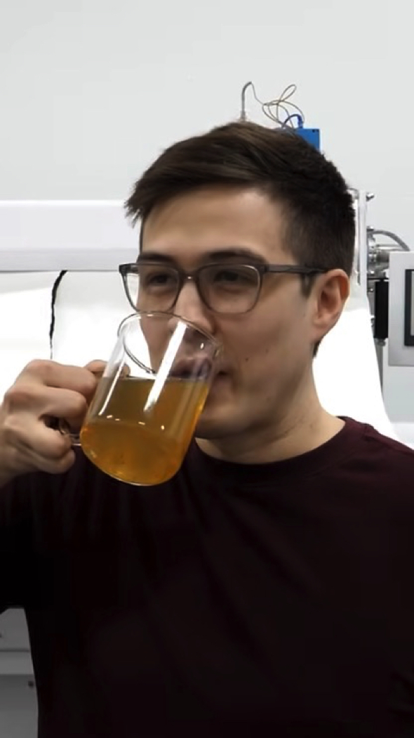 62年間開封されていない缶入りの水