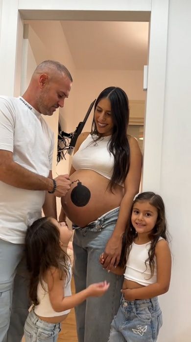 妻のおなかに爆弾