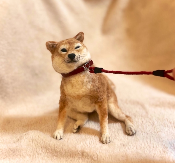 羊毛フェルトで作った散歩を嫌がるワンコ