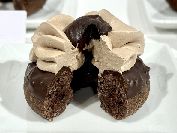  ミスタードーナツ ピエールマルコリーニ ミスド チョコ バレンタイン 期間限定 コラボ