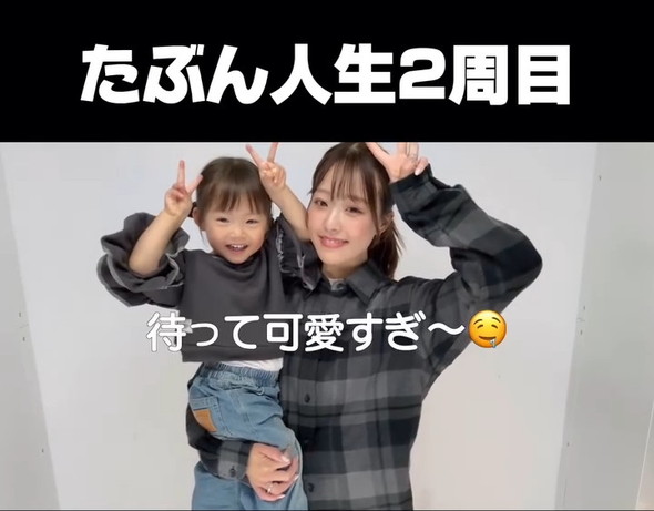 プリクラで撮影する母と娘