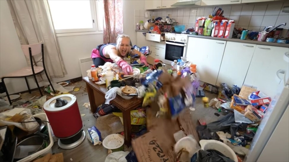 たった1年で……夫妻の汚部屋を掃除の女王が大掃除