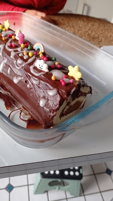 クリスマスに突然ブッシュドノエルを作るといい出した夫と娘→まさかの成功