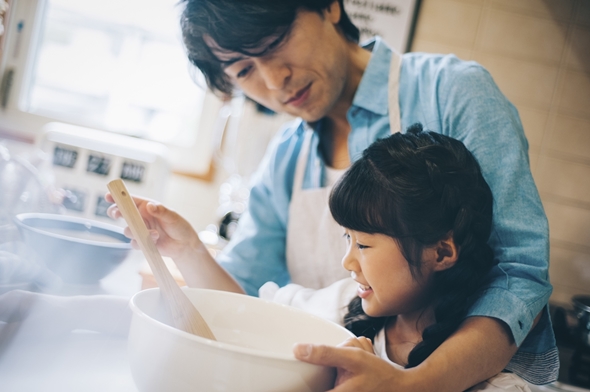 クリスマスに突然ブッシュドノエルを作るといい出した夫と娘→まさかの成功