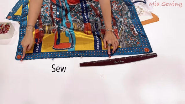 スカーフに印を付けます