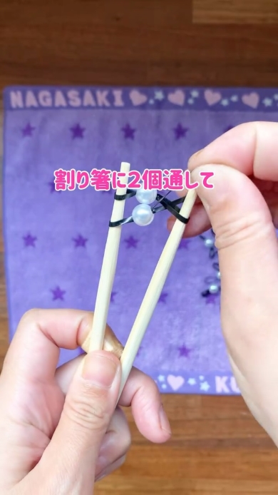 割り箸×ヘアゴムで編むブレスレット